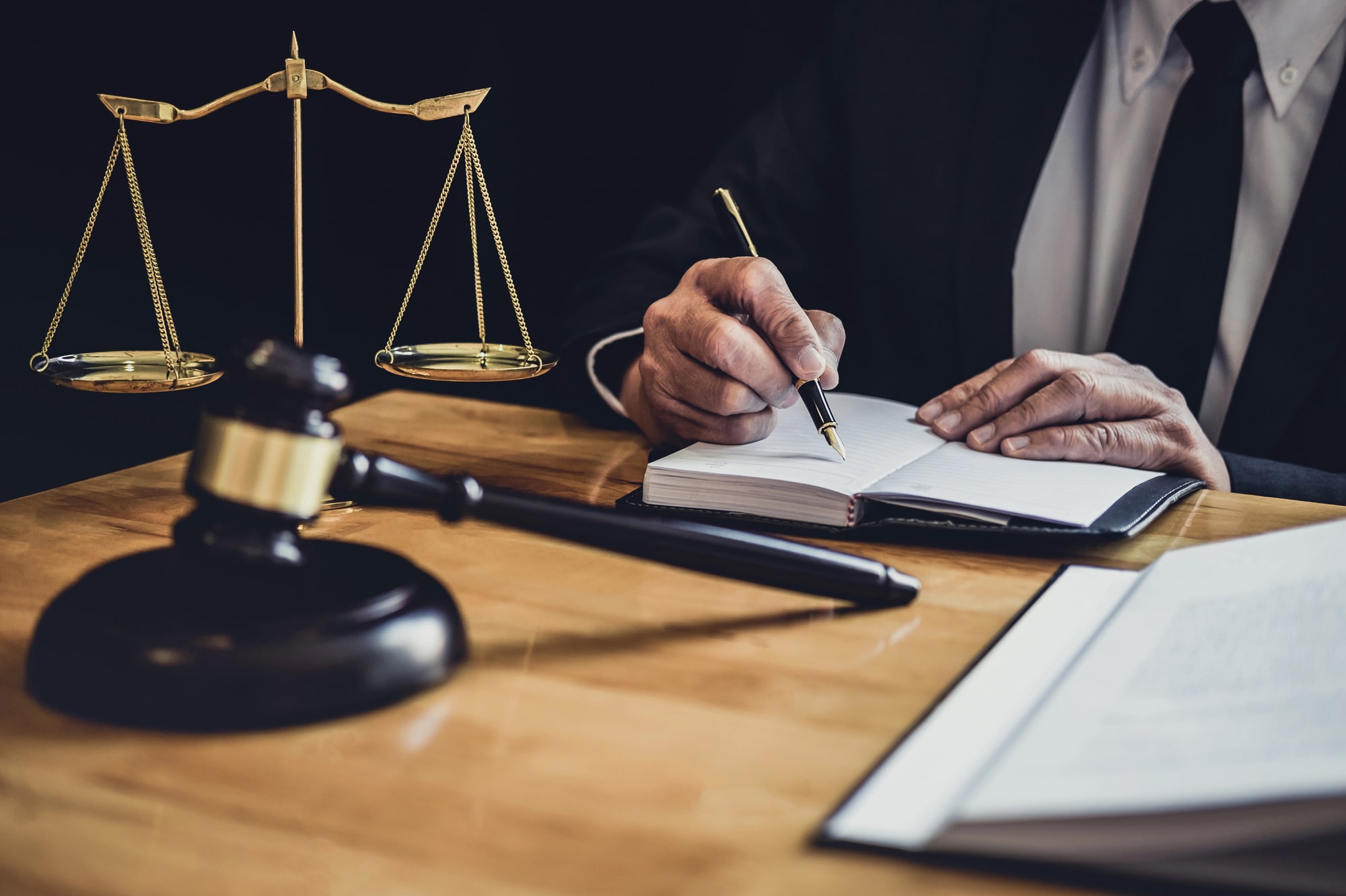 commercial litigation lawyer in Denver, CO